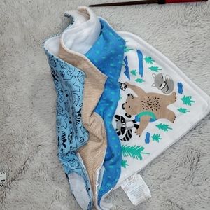 LE BEBE Favorite 4-Pk Bandana Infant Bibs-Velcro Closure-Cotton Terry Cloth-EUC